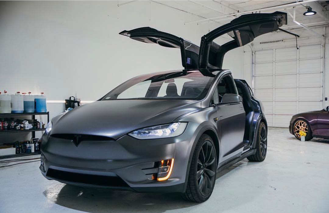 Tesla model x капот